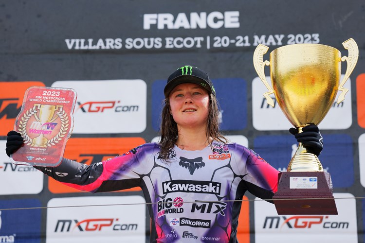 Courtney Duncan on top of the podium with her record-breaking 22nd GP win.